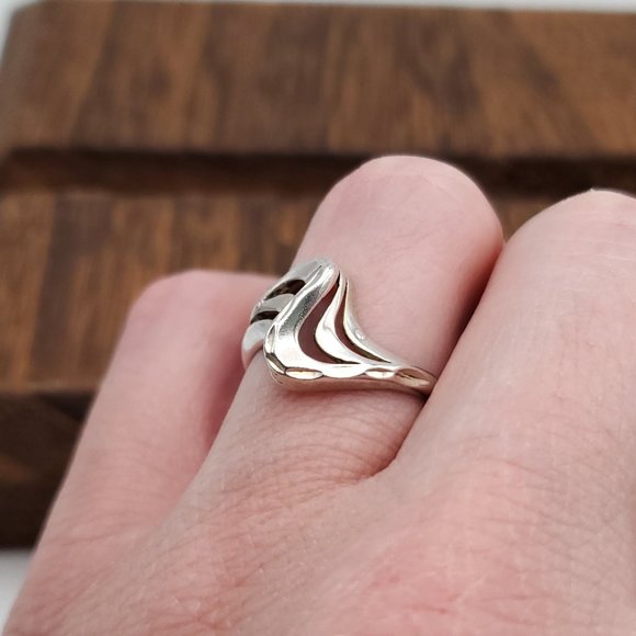Size 7 925 Sterling Silver Unique Design Abstract Style Ring - Picture 2 of 7
